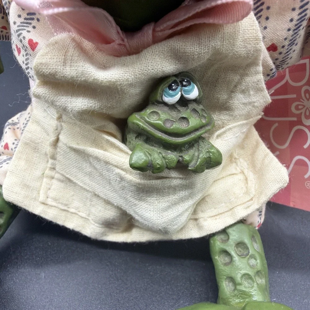 Vintage Russ Berrie Country Folks Frogs‎ Freida Mom and Baby Frog Kathleen Kelly